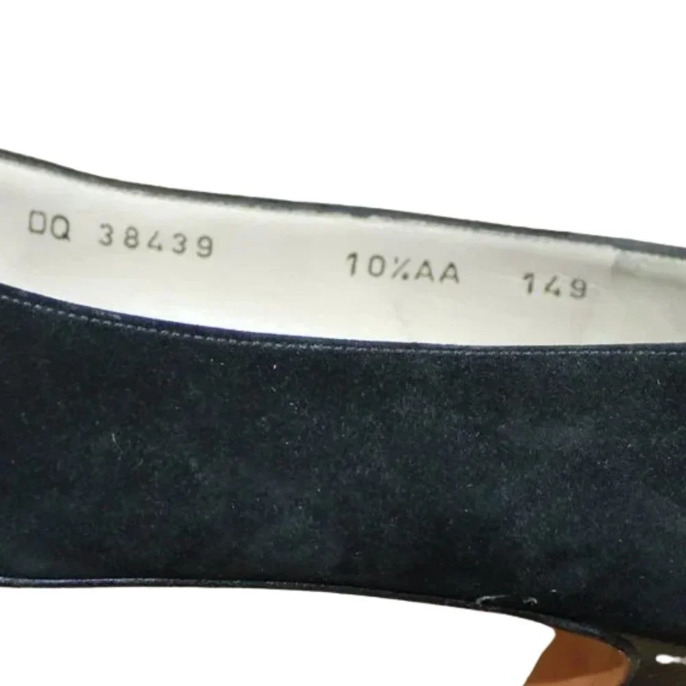 Salvatore Ferragamo Black Suede Classic Pump, Made in Italy Size 10.5